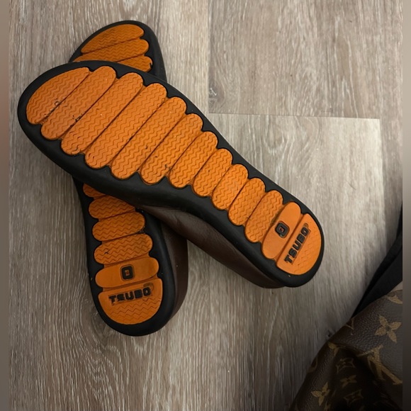 Tsubo Women’s Loafers Sandals Leather Shoes are a Size 8 .5. - Picture 8 of 8